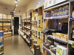 488-biocoop-rousset-sainte-victoire-magasin-bio-vrac-contenant-legumineuse-sec-commerce-equitable.webp